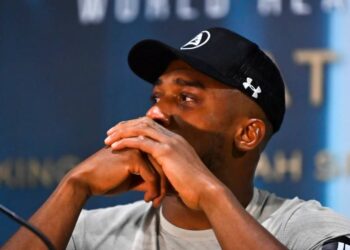 Brytyjski bokser Anthony Joshua ucierpiał w wypadku drogowym w Nigerii: zginęły dwie osoby, sportowiec doznał niewielkich obrażeń i został hospitalizowany.