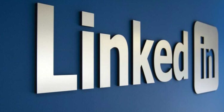 LinkedIn coraz częściej jest wykorzystywany do sprawdzania profili byłych partnerów, a tryb prywatny i subskrypcja Premium stają się narzędziem ukrytych przeglądów.
