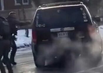 Agent ICE w Minneapolis zastrzelił kierowcę podczas zatrzymania; władze federalne mówią o obronie własnej, władze lokalne i rodzina wyrażają wątpliwości.