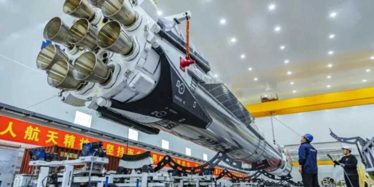 Chińska rakieta Zhuque-3 o masie 11 ton spadła do Oceanu Spokojnego w odległości 2000 km od Nowej Zelandii, jej śledzenie prowadziły USA i UE.