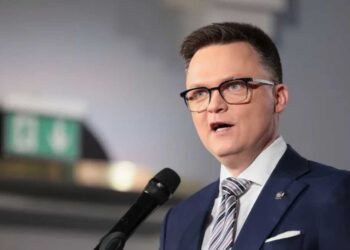Polska 2050 stoi przed decyzją ws. wyborów wewnętrznych. Część działaczy sprzeciwia się powrotowi Hołowni na stanowisko lidera partii.