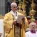 Ponad 200 kardynałów spotyka się w Watykanie na nadzwyczajnym konsystorzu zwołanym przez papieża Leona XIV w celu omówienia reform i misyjności Kościoła.
