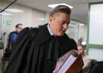 Posiedzenie aresztowe Zbigniewa Ziobry przerwane trzykrotnie. Obrona wnosiła o przeniesienie sprawy, sąd odmówił. Decyzja możliwa wieczorem.