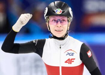 Polska shorttrekistka Kamila Sellier została przecięta po twarzy podczas biegu na 1500 m na Igrzyskach Olimpijskich 2026, zawody zostały tymczasowo wstrzymane.