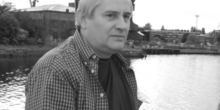 Nie żyje Mirosław Krawczyk. Wybitny aktor teatralny, filmowy i telewizyjny zmarł w wieku 72 lat. Informację podał Teatr Wybrzeże w Gdańsku.