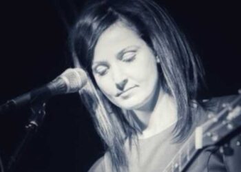 Zmarła Dominika Żukowska, wokalistka i gitarzystka, znana z duetu z Andrzejem Koryckim. Jej muzyka i charakterystyczny głos na zawsze pozostaną w pamięci.