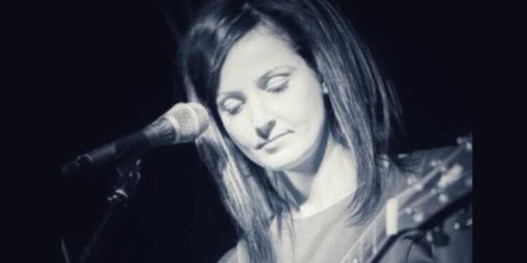 Zmarła Dominika Żukowska, wokalistka i gitarzystka, znana z duetu z Andrzejem Koryckim. Jej muzyka i charakterystyczny głos na zawsze pozostaną w pamięci.