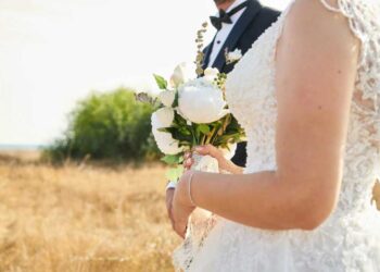 Dowiedz się, jakie święto obchodzone jest w Polsce 8 lutego 2026: tradycje religijne, Dzień Małżeństwa, przesądy, zakazy kościelne i wydarzenia międzynarodowe.
