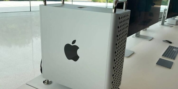Apple oficjalnie wycofało Mac Pro ze sprzedaży i nie planuje nowych modeli. Profesjonalny segment komputerów stacjonarnych firmy będzie teraz reprezentowany przez Mac Studio.
