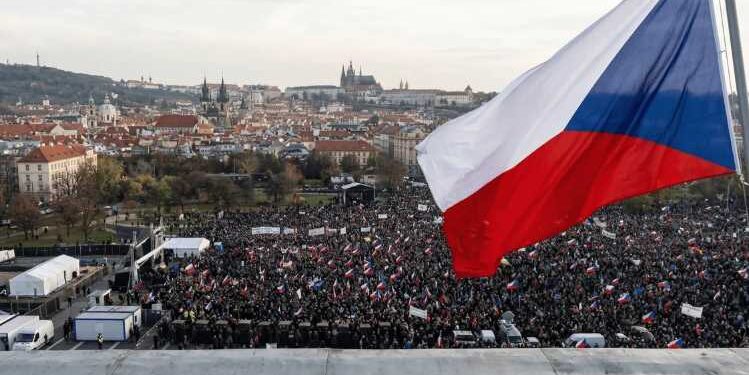 W Pradze na antyrządowy wiec wyszło nawet 250 tysięcy osób. Protestujący выступили przeciwko zmianom w mediach, polityce rządu oraz ustawie dotyczącej organizacji pozarządowych.