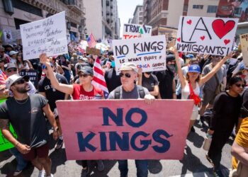 28 marca w USA odbyły się protesty „Bez królów” przeciwko polityce Trumpa, działaniom ICE, wojnie w Iranie oraz rosnącym kosztom życia.