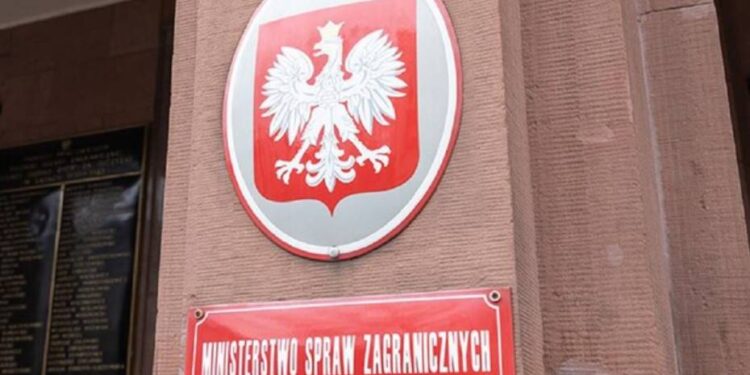 Instrukcje dla obywateli Polski w Iranie: zalecenia MSZ, kontaktowe numery infolinii i konsulatów oraz informacje jak bezpiecznie wrócić do kraju.