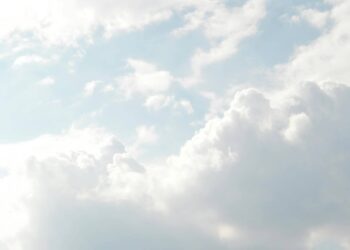 Pogoda w Polsce 25 marca: do 16°C, zmienne zachmurzenie i miejscami przymrozki w nocy. Od czwartku synoptycy prognozują deszcz, śnieg i silniejszy wiatr.