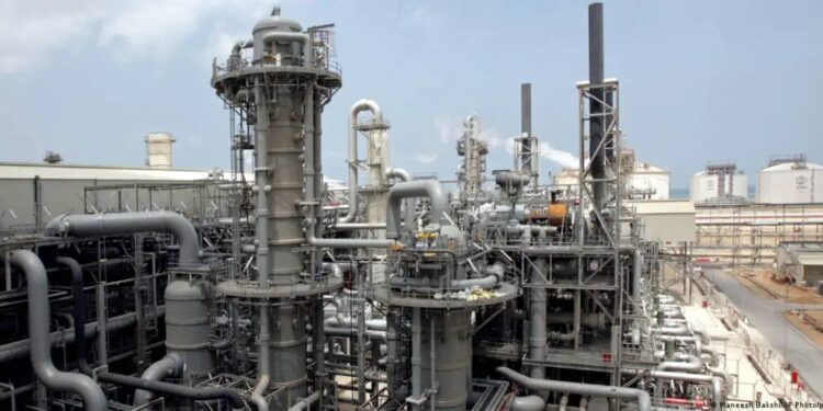 Iran zaatakował obiekty energetyczne Kataru, Arabii Saudyjskiej i ZEA po uderzeniu na South Pars. W Ras Laffan wybuchły pożary, w Rijadzie są ranni.