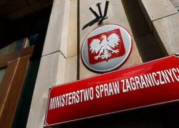 Oficjalne wytyczne MSZ RP dla Polaków w ZEA: bezpieczeństwo, kontakty konsularne, infolinia i rejestracja w systemie Odyseusz po eskalacji napięć.