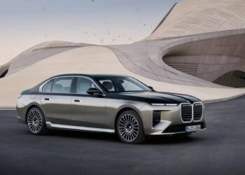 BMW zaprezentowało nową serię 7 z designem w stylu Neue Klasse, wersjami elektrycznymi, ekranem 8K, nowym iDrive oraz opancerzoną odmianą Protection.