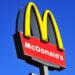 McDonald’s Malaysia wprowadził Sundae Mala — waniliowe lody z pikantno-słodkim sosem mala. Nowość z lokalną przyprawą jest dostępna przez ograniczony czas.
