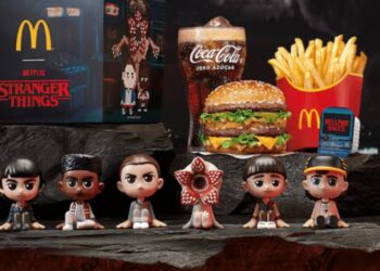 McDonald’s wprowadza Happy Meal z figurkami Stranger Things. W zestawach znajdą się postacie z serialu, książeczka z aktywnościami, kod QR i minigra o Hawkins.