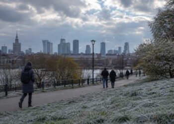 Pogoda w Polsce 29 kwietnia 2026: nocne przymrozki do -4°C, przy gruncie do -8°C, w dzień 7–14°C. Prognoza regionalna, zachmurzenie, wiatr i możliwe krótkie opady.
