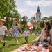 Sprawdź, jakie święta wypadają 1 czerwca 2026 roku w Polsce: Dzień Dziecka, wspomnienie św. Justyna, tradycje, przesądy i kalendarz ludowy.