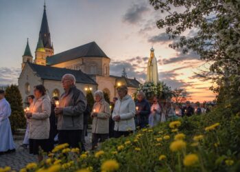 Dowiedz się, jakie święta przypadają 13 maja 2026 roku w Polsce: uroczystości Matki Bożej Fatimskiej, ludowe przesądy, zakazy, tradycje i wydarzenia międzynarodowe.