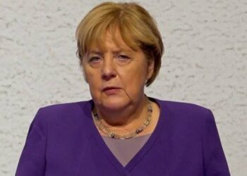 Merkel odmówiła roli negocjatorki UE z Rosją i oświadczyła, że Putin będzie traktował poważnie jedynie obecnych przywódców Europy.