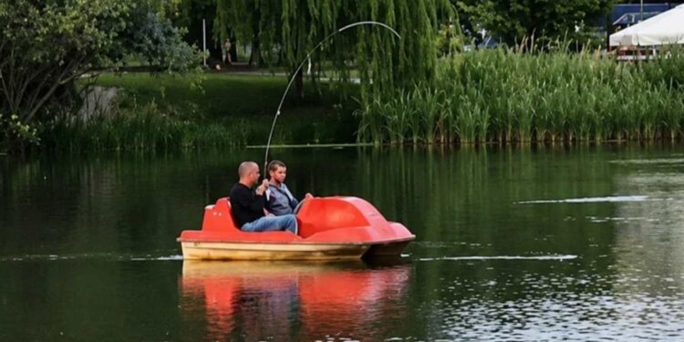 W Warszawie zatrzymano 57-letniego Ukraińca w związku z wyłowieniem 183-centymetrowego suma, który przez około 20 lat żył w jeziorku Balaton i był lokalną legendą.