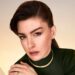 Dowiedz się, jak Anne Hathaway ogłosiła trzecią ciążę: aktorka pokazała zaokrąglony brzuch na Instagramie. Przeczytaj szczegóły o rodzinie i reakcji jej fanów już teraz.