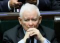 Sąd uchylił umorzenie sprawy Jarosława Kaczyńskiego z aktu oskarżenia Krzysztofa Brejzy. Postępowanie o zniesławienie wraca do I instancji.