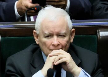 Sąd uchylił umorzenie sprawy Jarosława Kaczyńskiego z aktu oskarżenia Krzysztofa Brejzy. Postępowanie o zniesławienie wraca do I instancji.