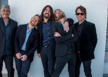 Foo Fighters wystąpią 15 czerwca 2026 na PGE Narodowym w Warszawie. Sprawdź ceny biletów, supporty, godziny wejścia i linki do oficjalnych źródeł sprzedaży online.