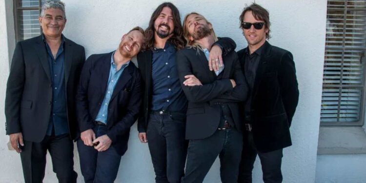 Foo Fighters wystąpią 15 czerwca 2026 na PGE Narodowym w Warszawie. Sprawdź ceny biletów, supporty, godziny wejścia i linki do oficjalnych źródeł sprzedaży online.