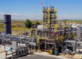 Dowiedz się, jak w USA uruchomiono pierwszy zakład produkujący paliwo lotnicze z CO₂: technologia, surowce i korzyści dla lotnictwa. Przeczytaj szczegóły startu AirPlant One oraz wpływu na rynek SAF.