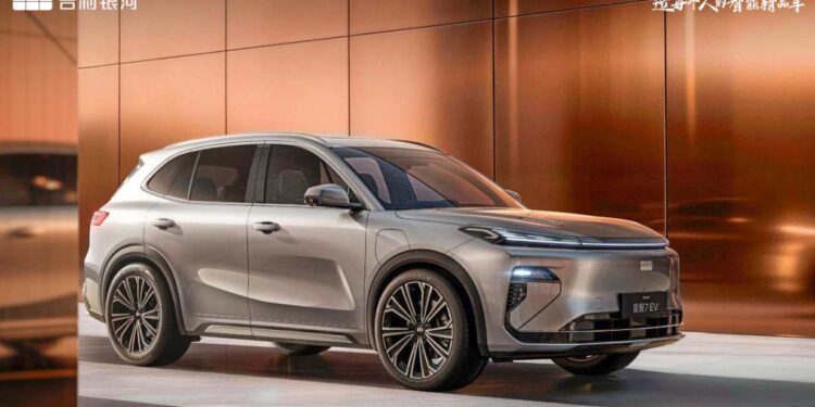 Geely zaprezentowało elektryczny model Starship 7 EV z zasięgiem do 605 km, 800-woltową architekturą, szybkim ładowaniem i ceną poniżej 20 000 dolarów.