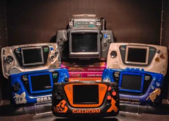 Plotki wskazują, że SEGA lub jej partner mogą przygotowywać budżetową konsolę retro z ekranem OLED, kartridżami i obsługą współczesnych gier 2D.