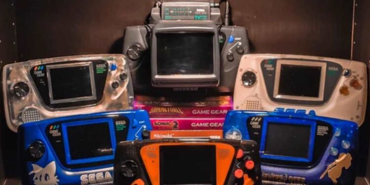 Plotki wskazują, że SEGA lub jej partner mogą przygotowywać budżetową konsolę retro z ekranem OLED, kartridżami i obsługą współczesnych gier 2D.